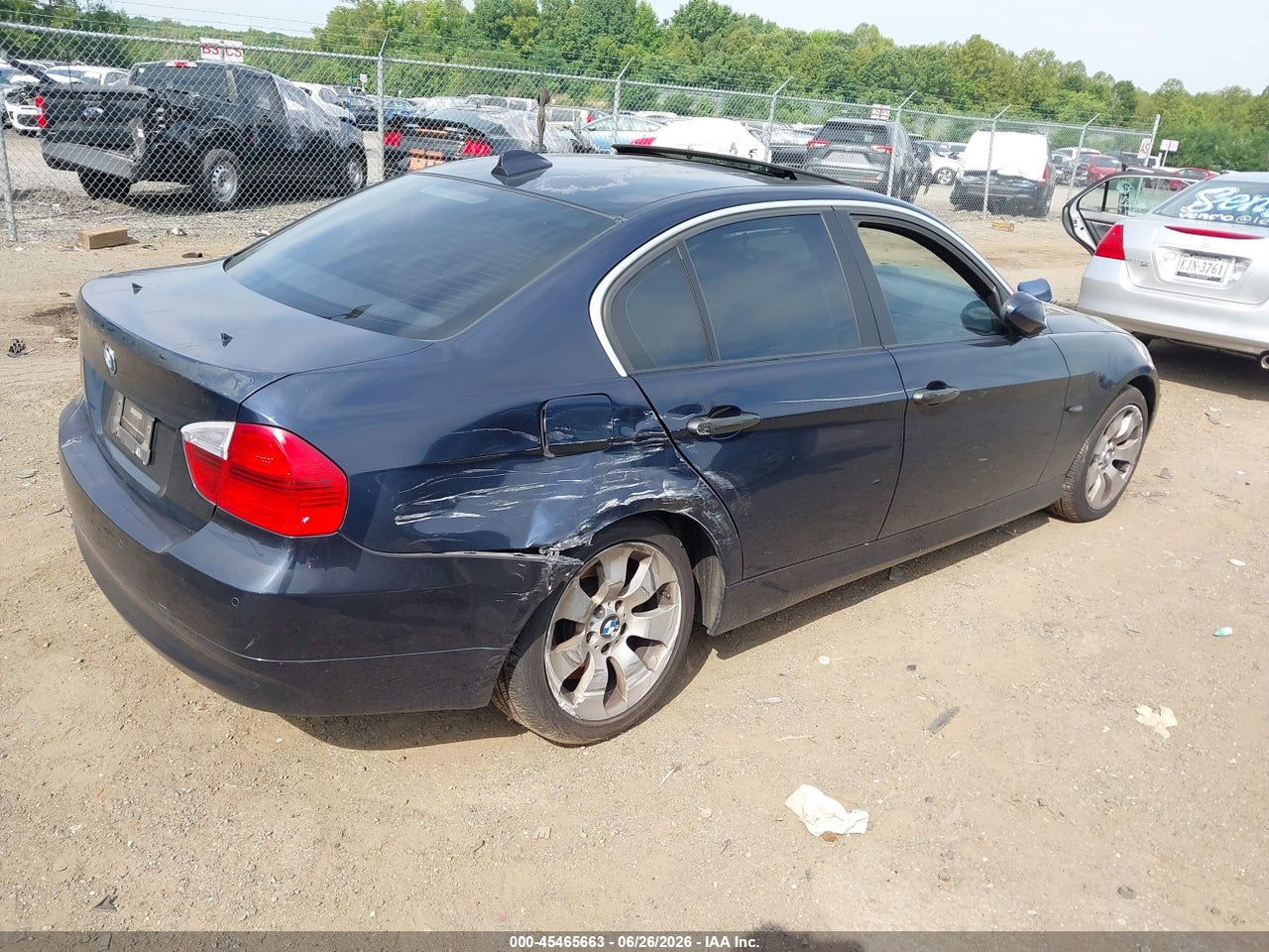 2006 BMW 330XI   · 4/11