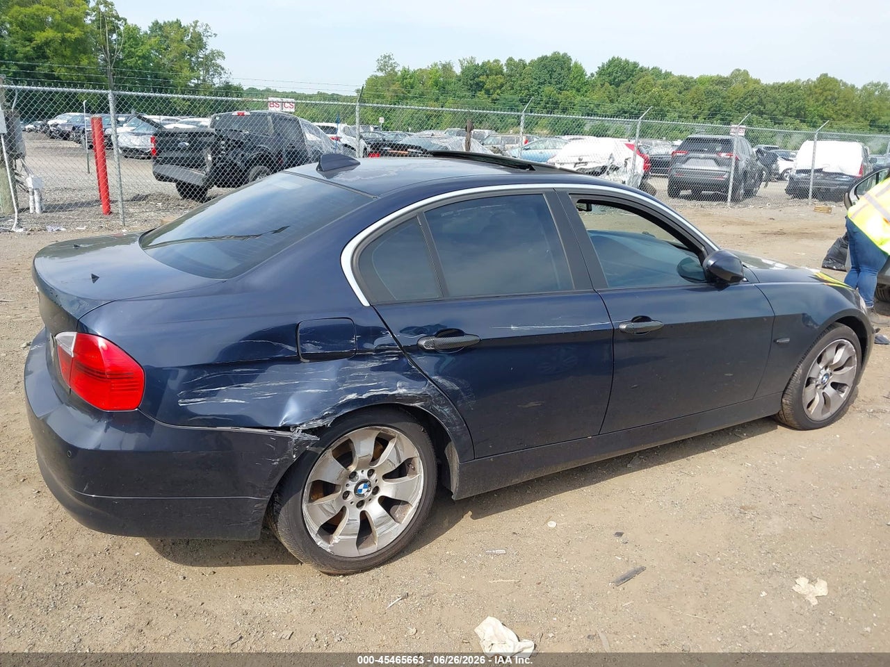 2006 BMW 330XI   · 6/11