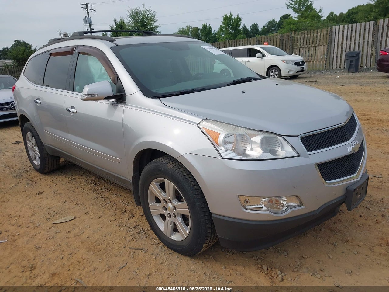 1GNKRJED5BJ****** · 2011 CHEVROLET TRAVERSE LT W/2LT