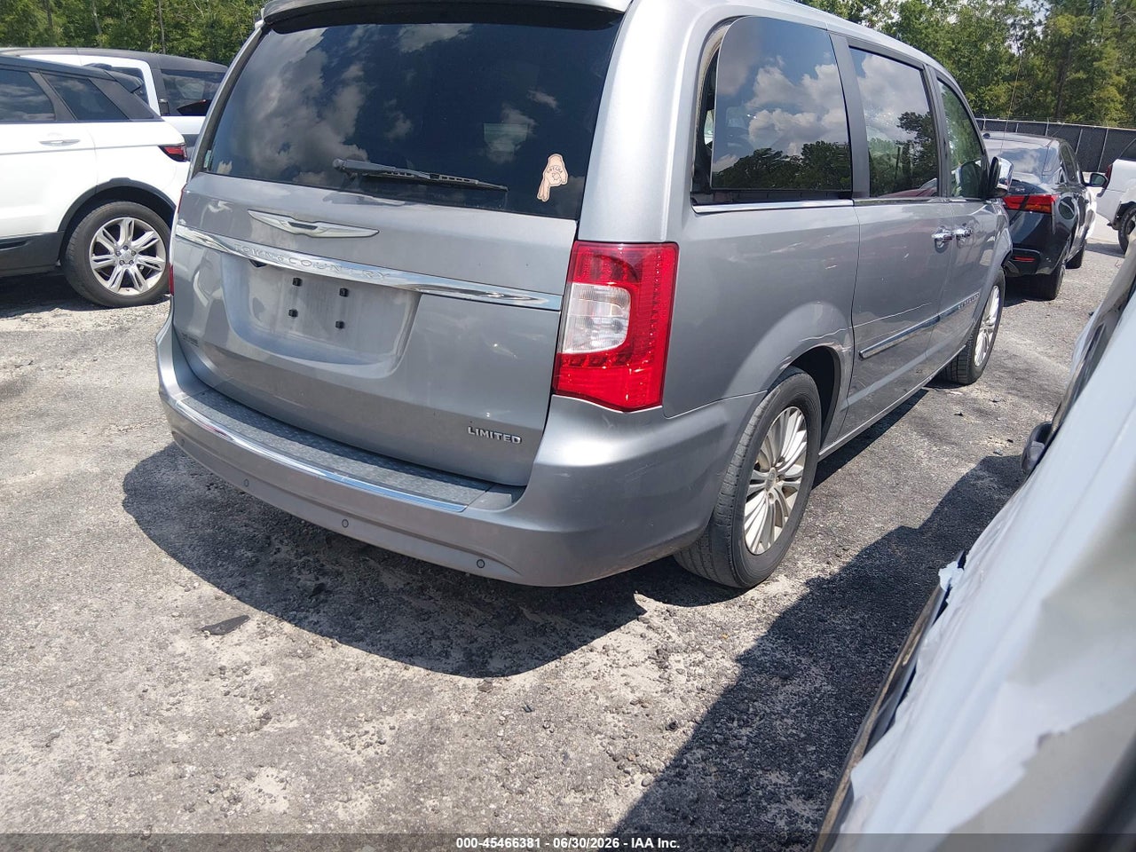 2014 CHRYSLER TOWN &amp; COUNTRY LIMITED · 4/11