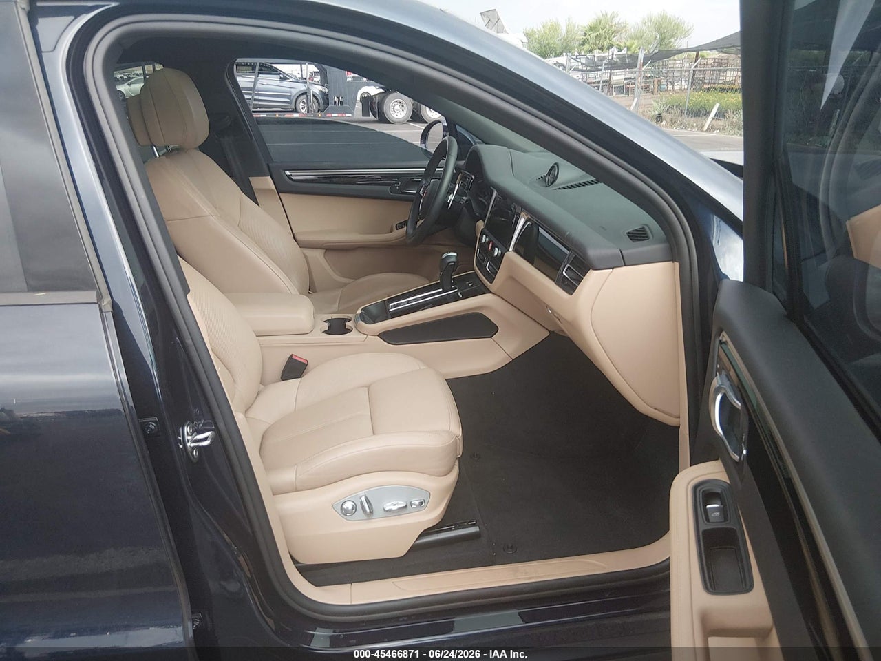 2023 PORSCHE MACAN T · 5/10
