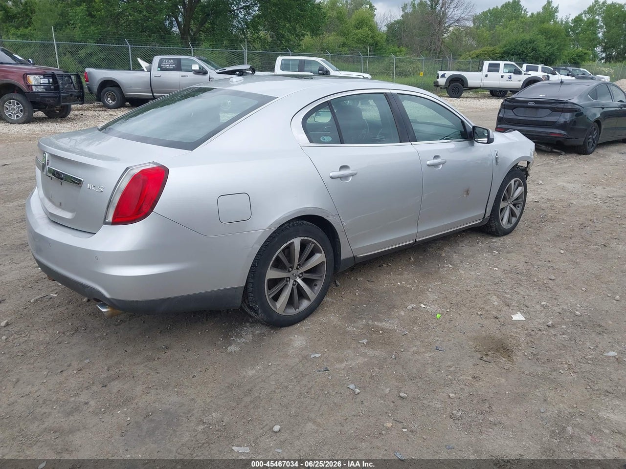 2010 LINCOLN MKS · 4/11