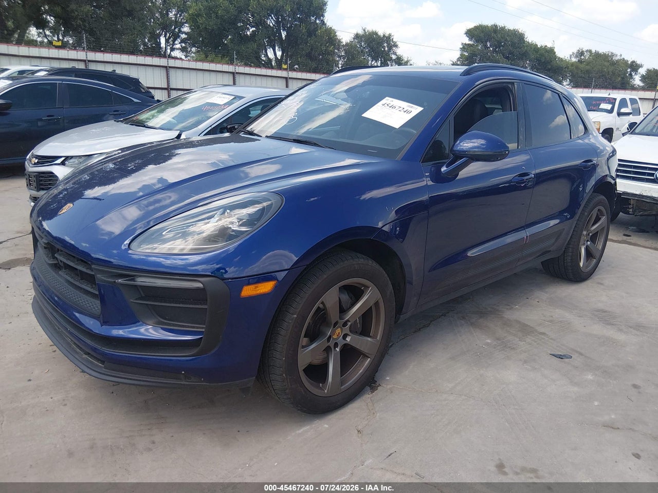 2024 PORSCHE MACAN T · 2/11