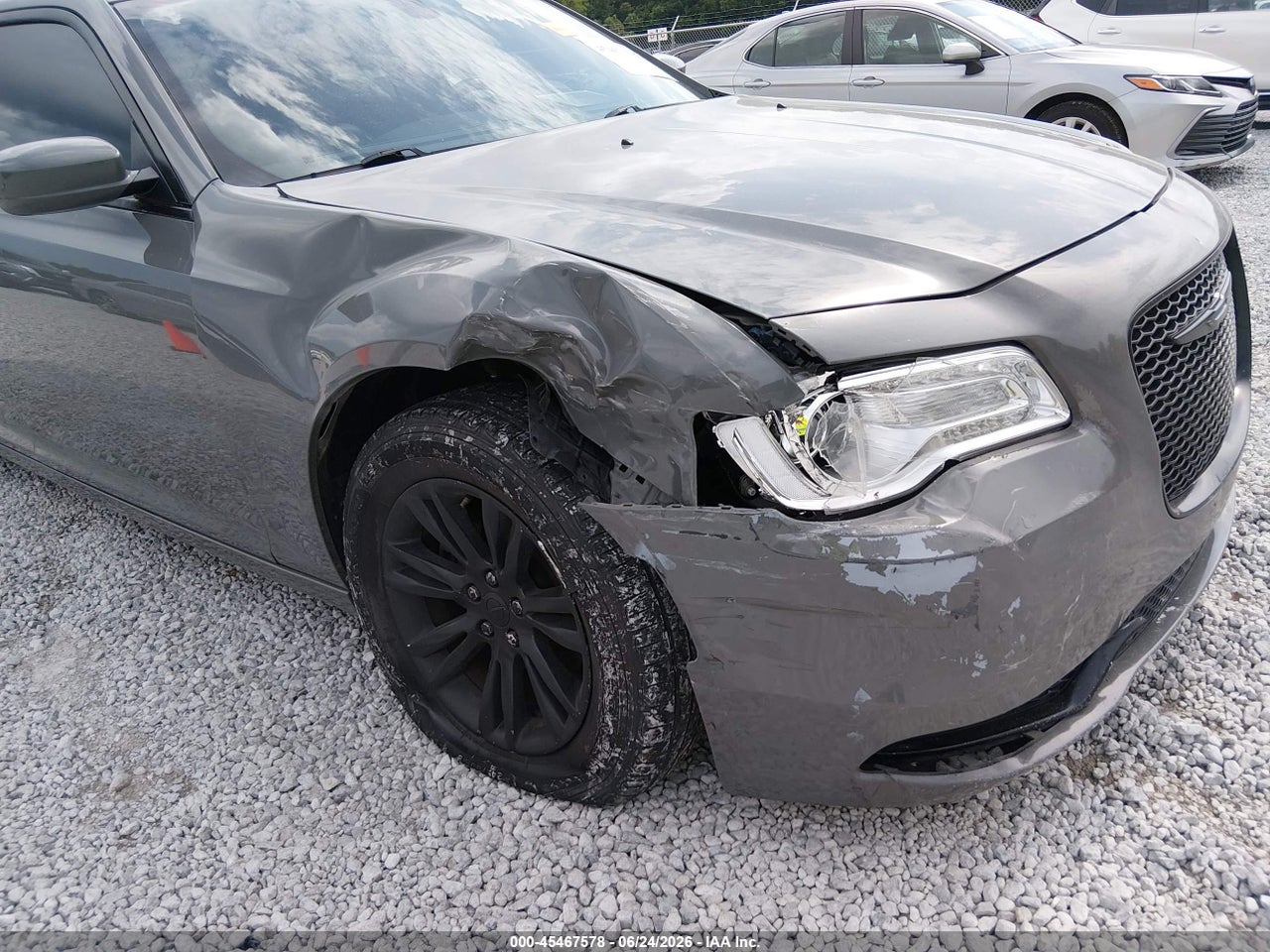 2017 CHRYSLER 300 LIMITED · 6/11