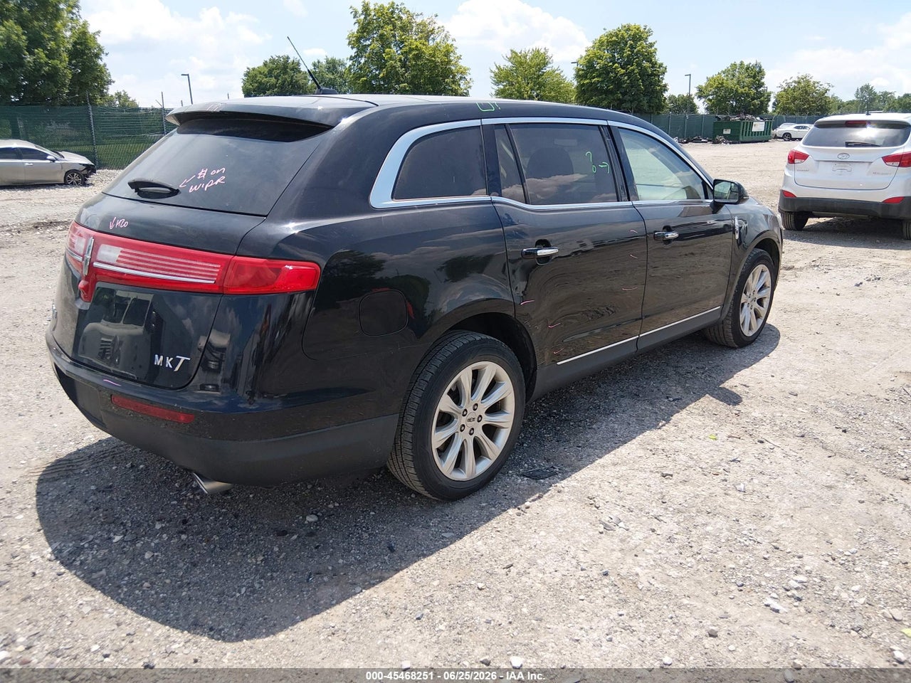 2016 LINCOLN MKT · 4/11