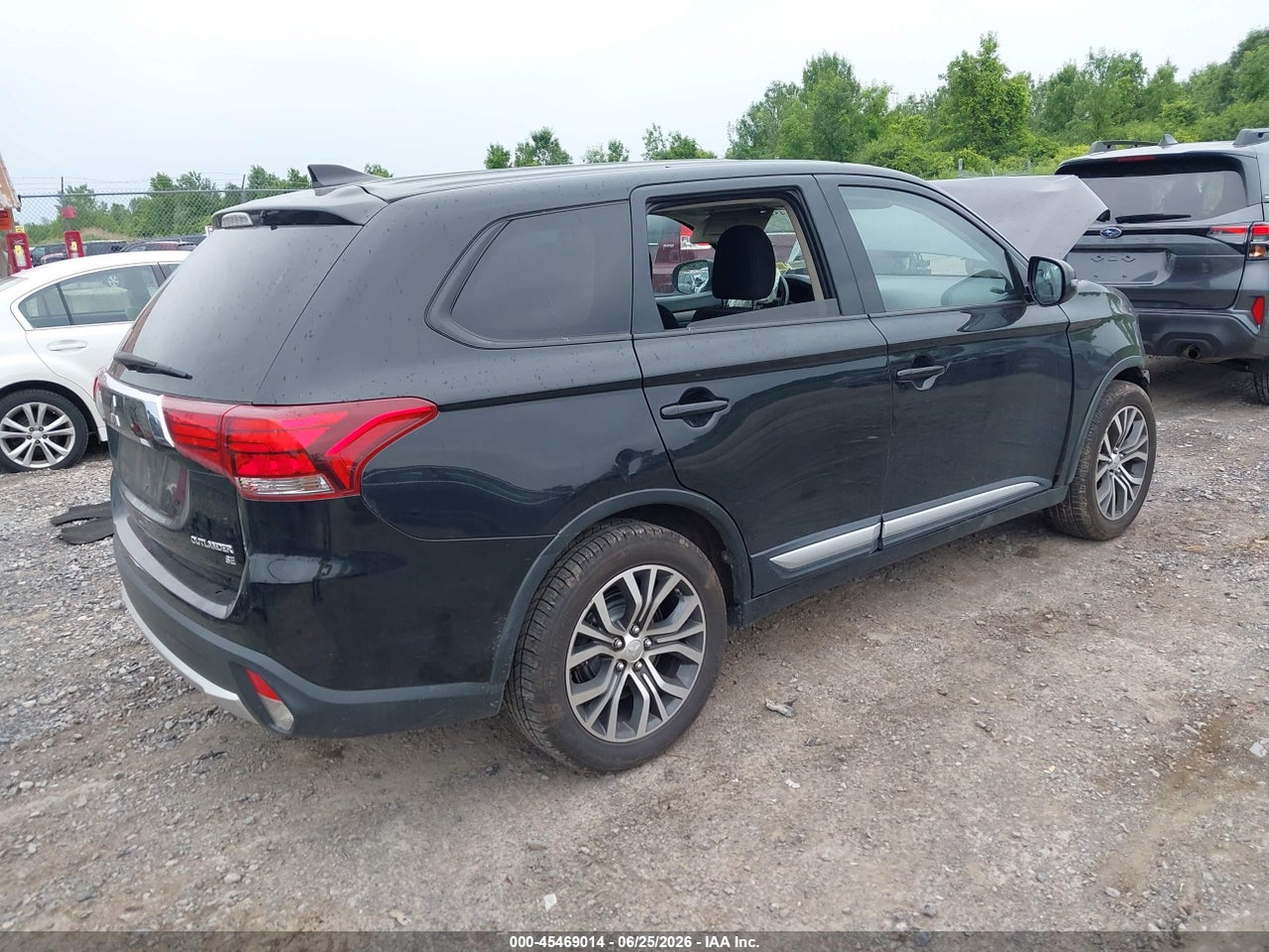 2017 MITSUBISHI OUTLANDER SE/SEL · 4/11