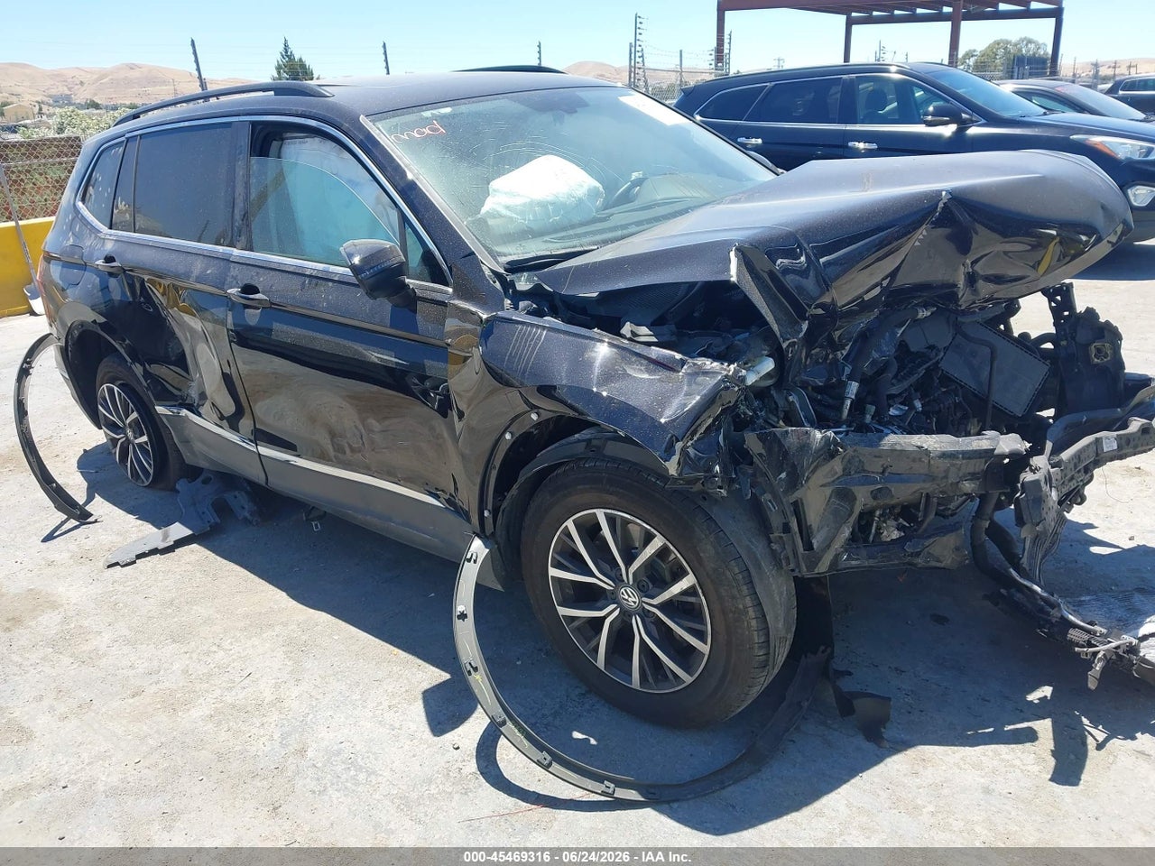 3VV3B7AX3LM****** · 2020 VOLKSWAGEN TIGUAN 2.0T SE/2.0T SE R-LINE BLACK/2.0T SEL
