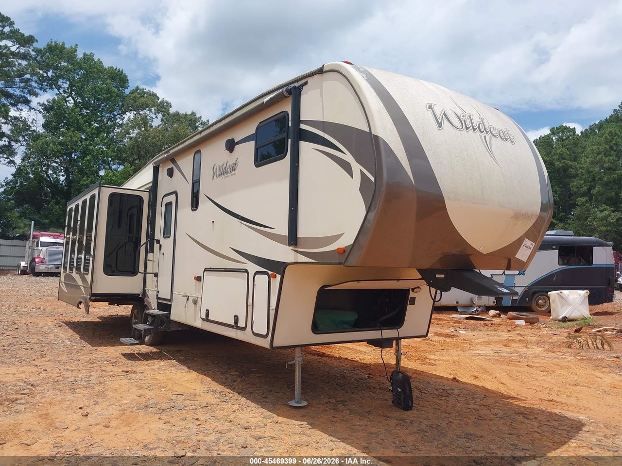 5ZT3WCYB1HG****** · 2017 FOREST RIVER WILDCAT