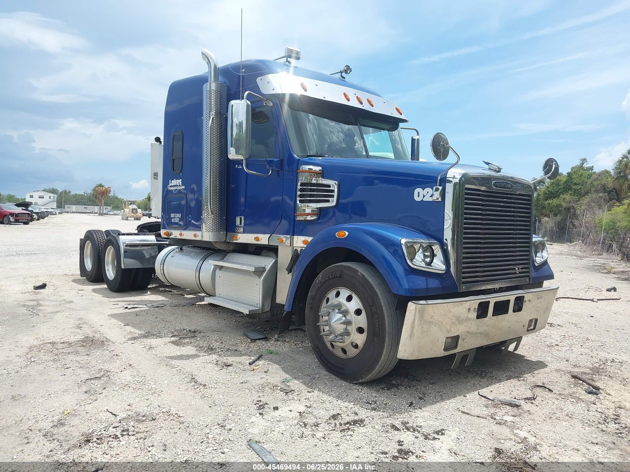 3AKJGNDR3KD****** · 2019 FREIGHTLINER SD122