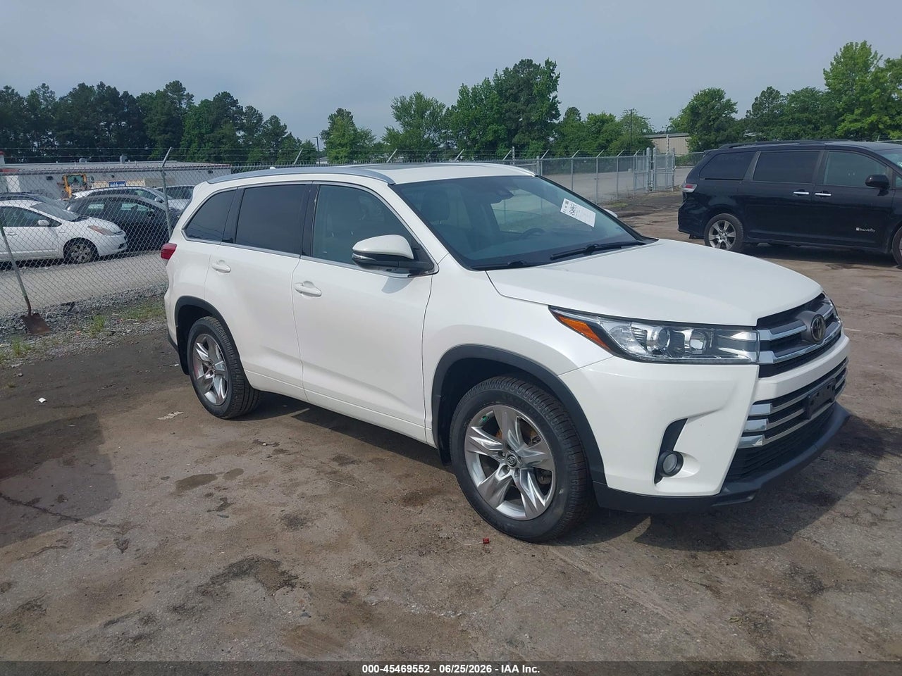 5TDDZRFH4HS****** · 2017 TOYOTA HIGHLANDER LIMITED