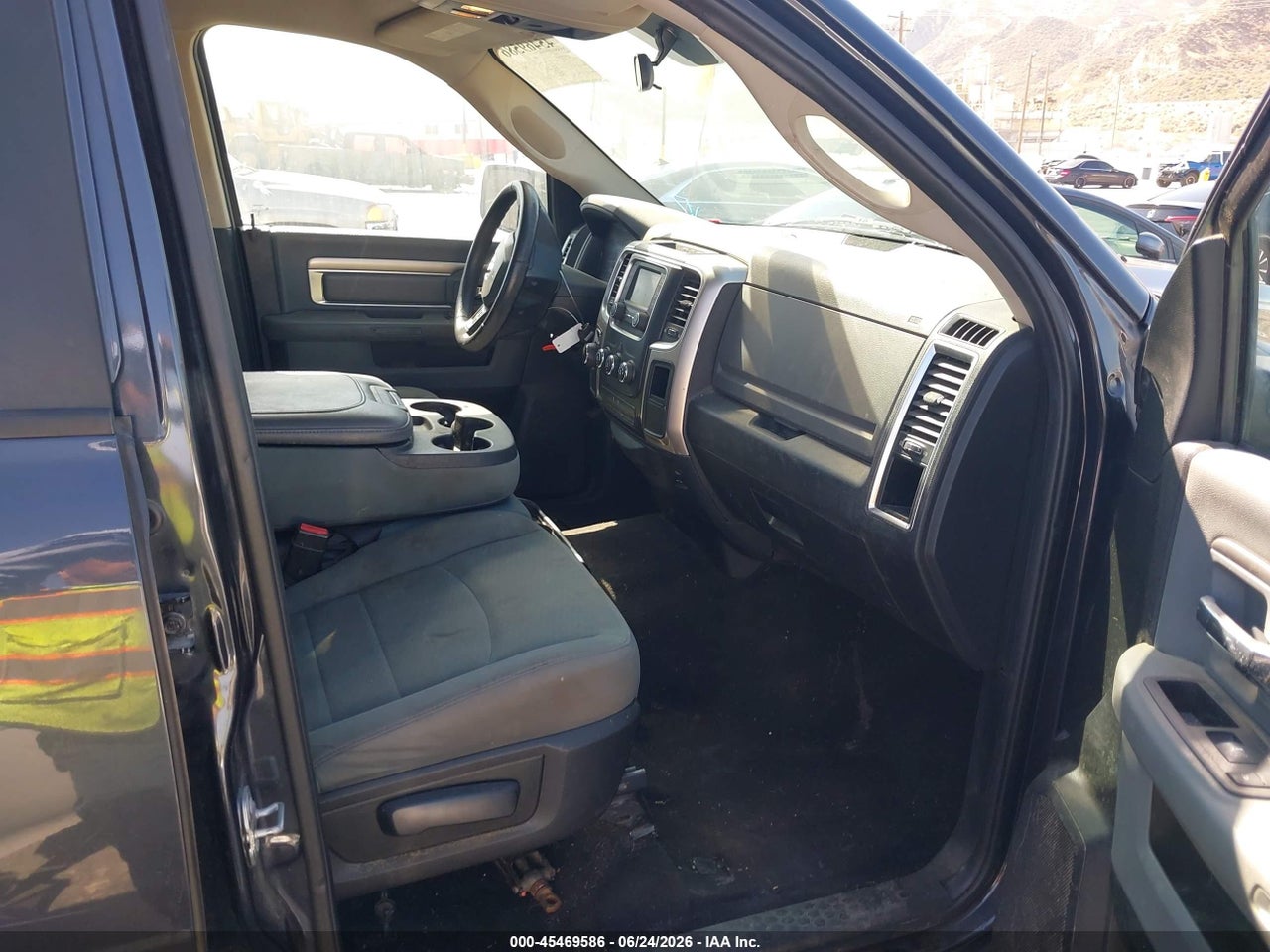 2017 RAM 1500 SLT  4X2 6'4 BOX · 5/11