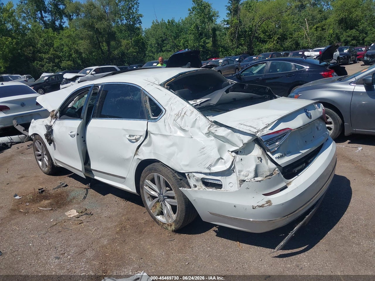 2016 VOLKSWAGEN PASSAT V6 SEL PREMIUM · 3/11