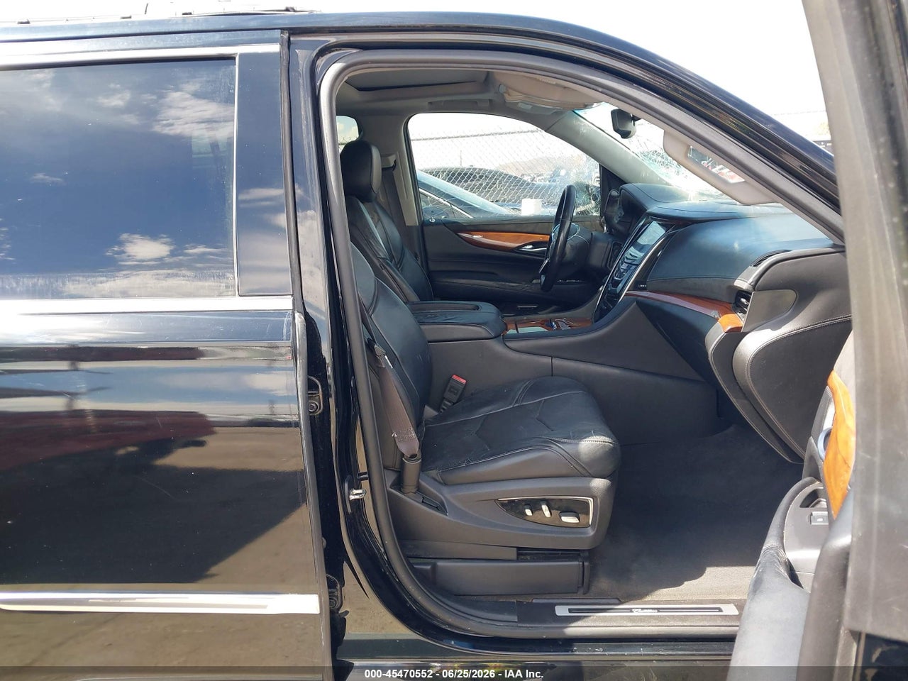 2015 CADILLAC ESCALADE LUXURY · 5/11
