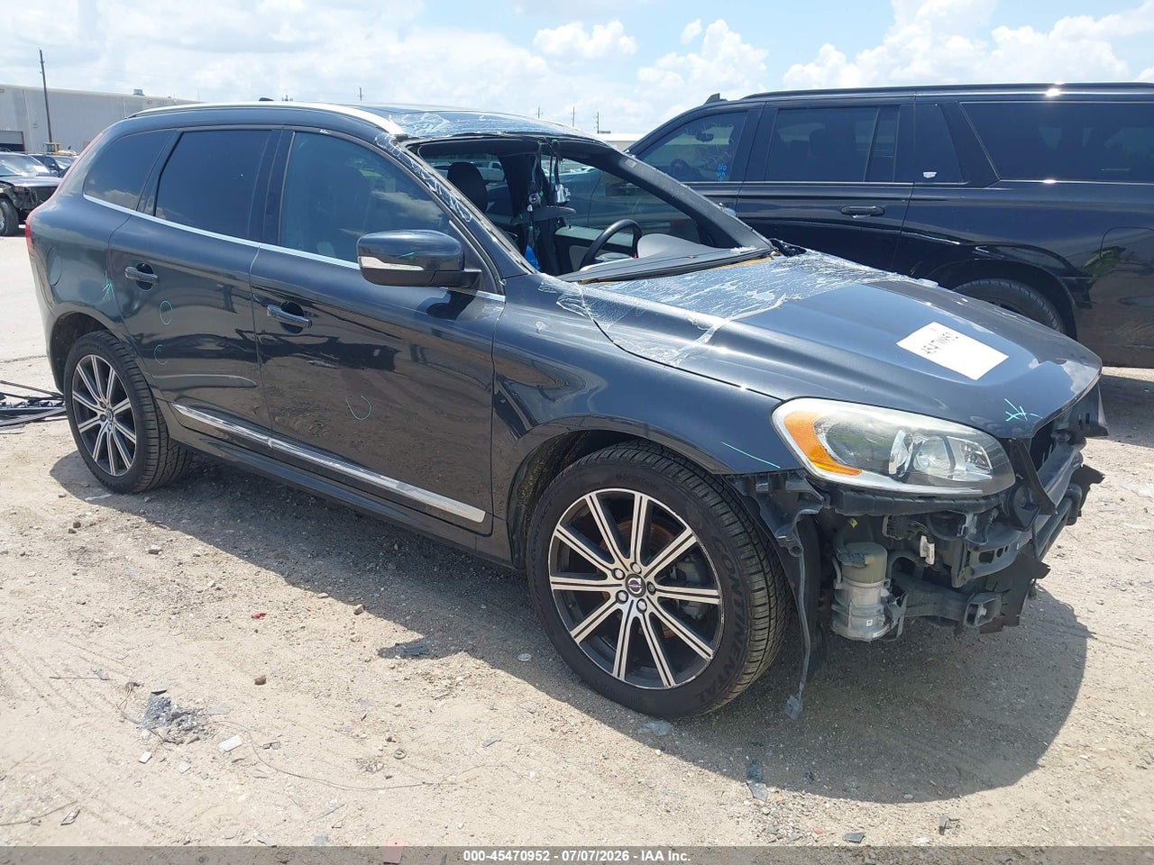 YV449MDM0F2****** · 2015 VOLVO XC60 T6 PLATINUM