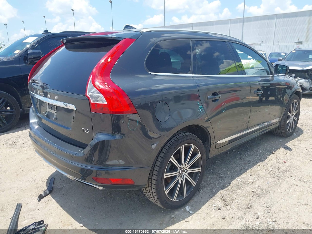 2015 VOLVO XC60 T6 PLATINUM · 4/11