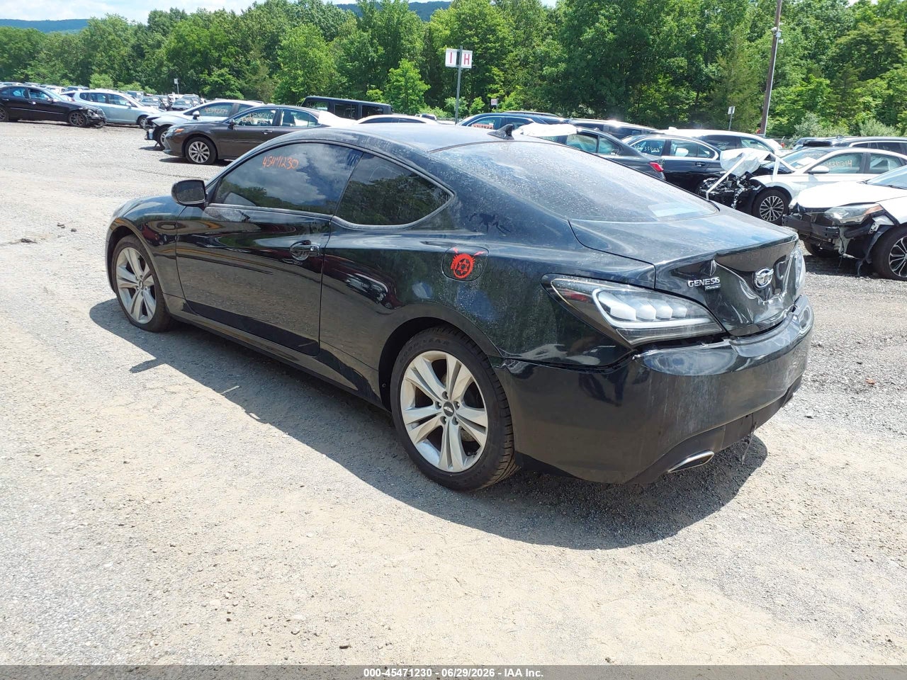 2010 HYUNDAI GENESIS 2.0T · 3/7