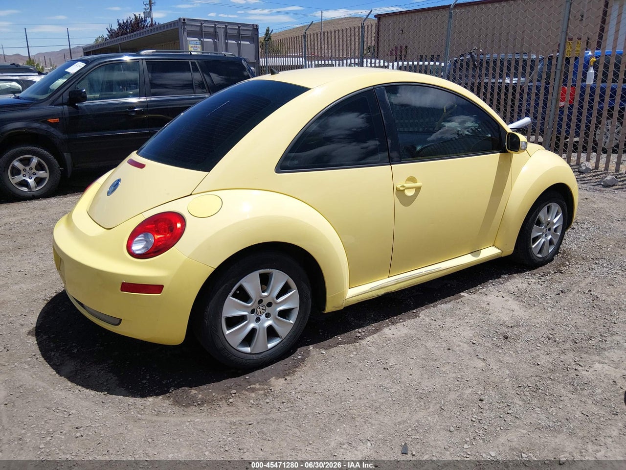 2008 VOLKSWAGEN NEW BEETLE S · 4/10