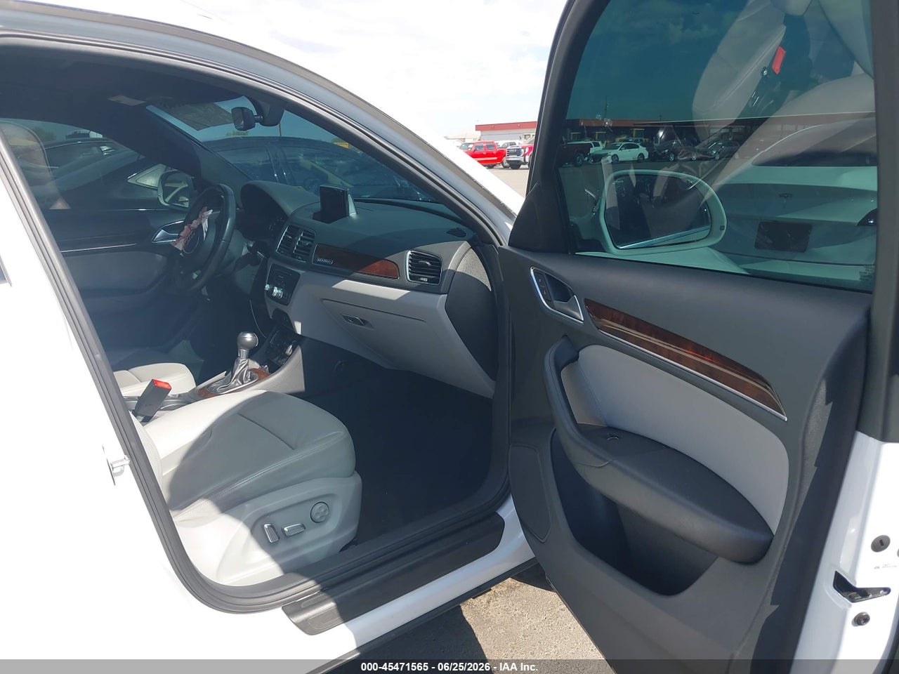 2017 AUDI Q3 2.0T PREMIUM · 5/11