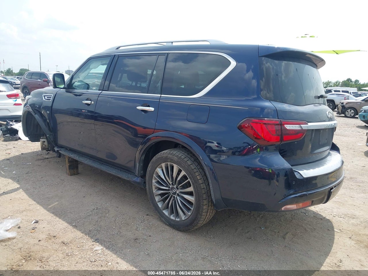2018 INFINITI QX80 · 3/11