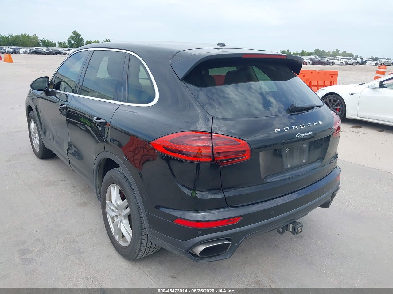 WP1AA2A24GL****** · 2016 PORSCHE CAYENNE · 3/11