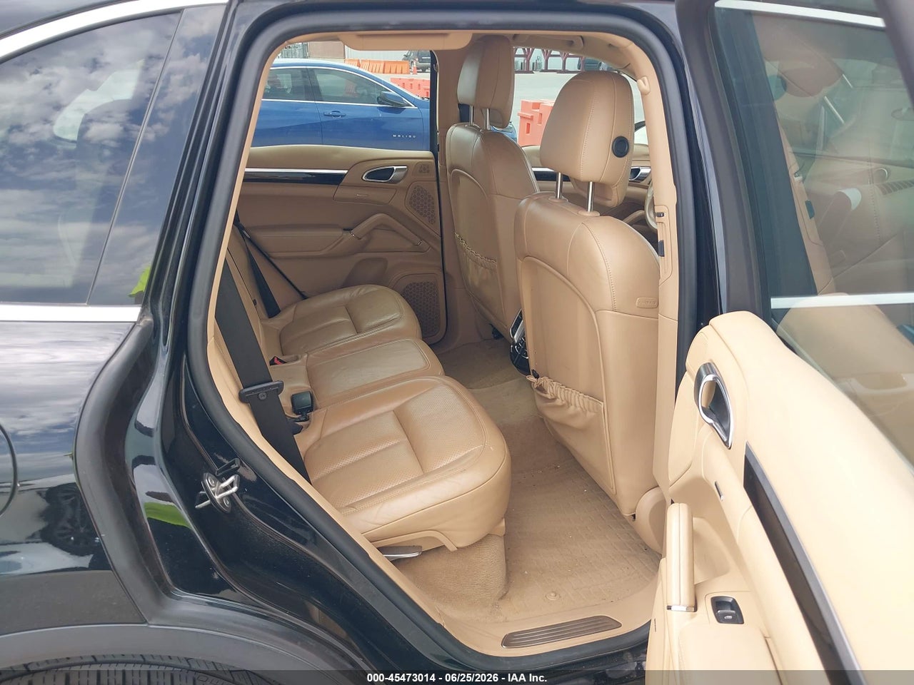 WP1AA2A24GL****** · 2016 PORSCHE CAYENNE · 8/11