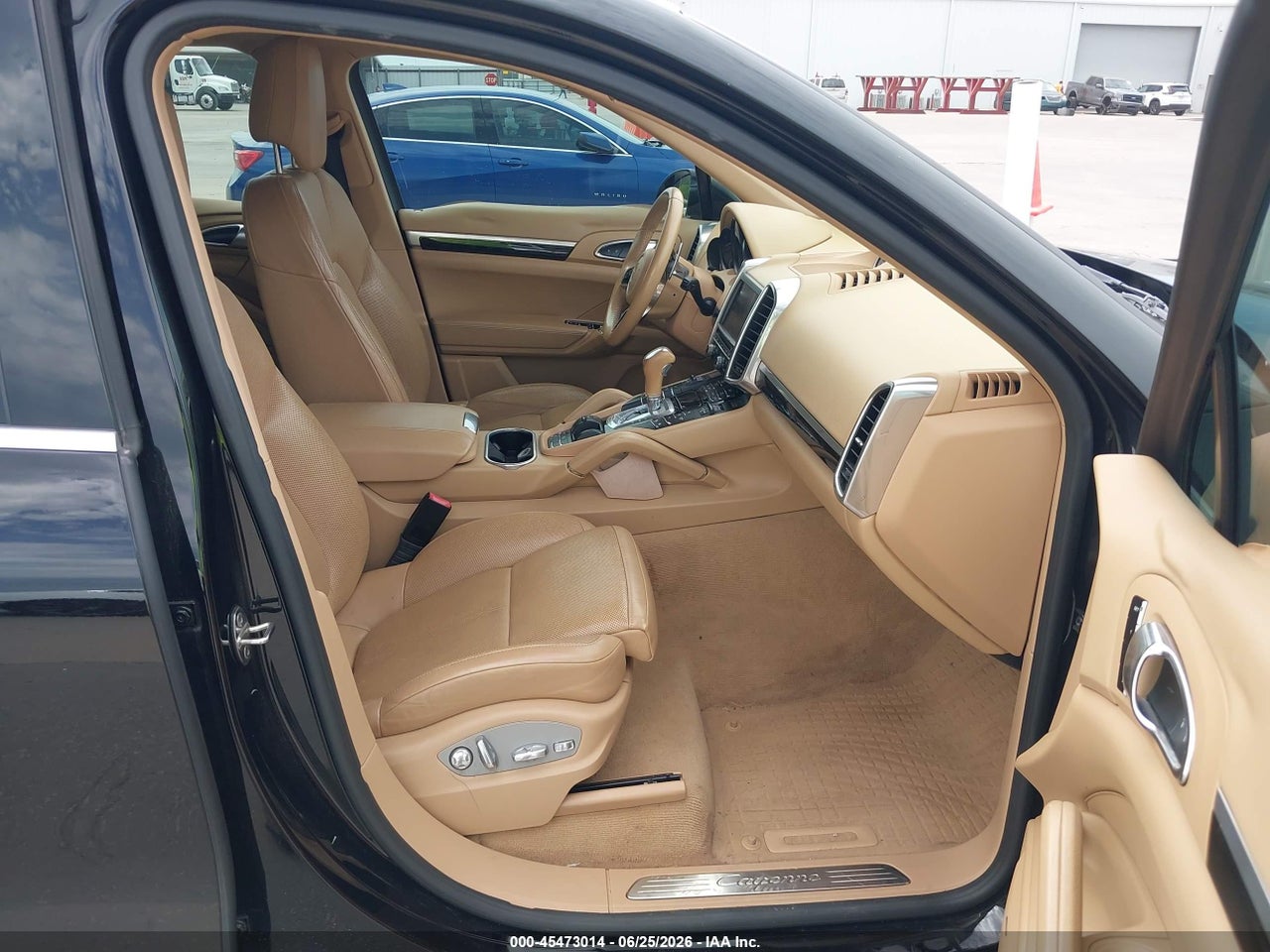 WP1AA2A24GL****** · 2016 PORSCHE CAYENNE · 5/11