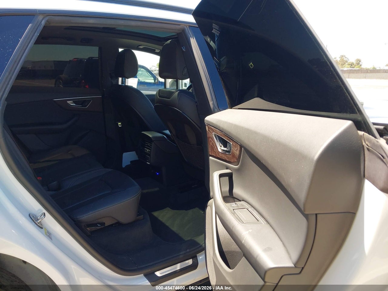 2020 AUDI Q8 PREMIUM 55 TFSI QUATTRO TIPTRONIC · 8/11