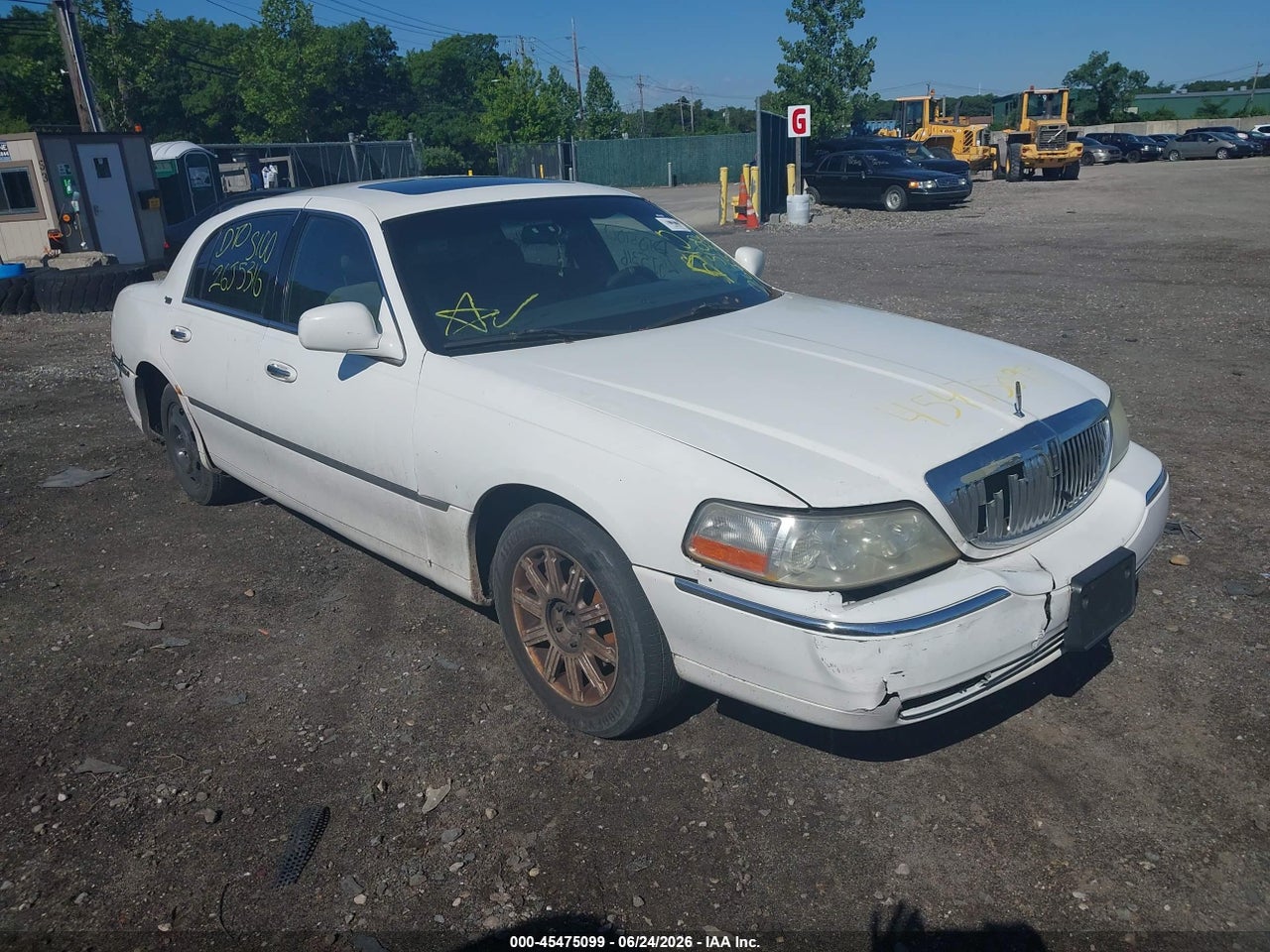 1LNHM82W67Y****** · 2007 LINCOLN TOWN CAR SIGNATURE LIMITED
