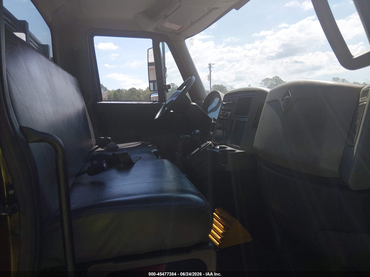 2015 INTERNATIONAL 4000 4300 · 5/11