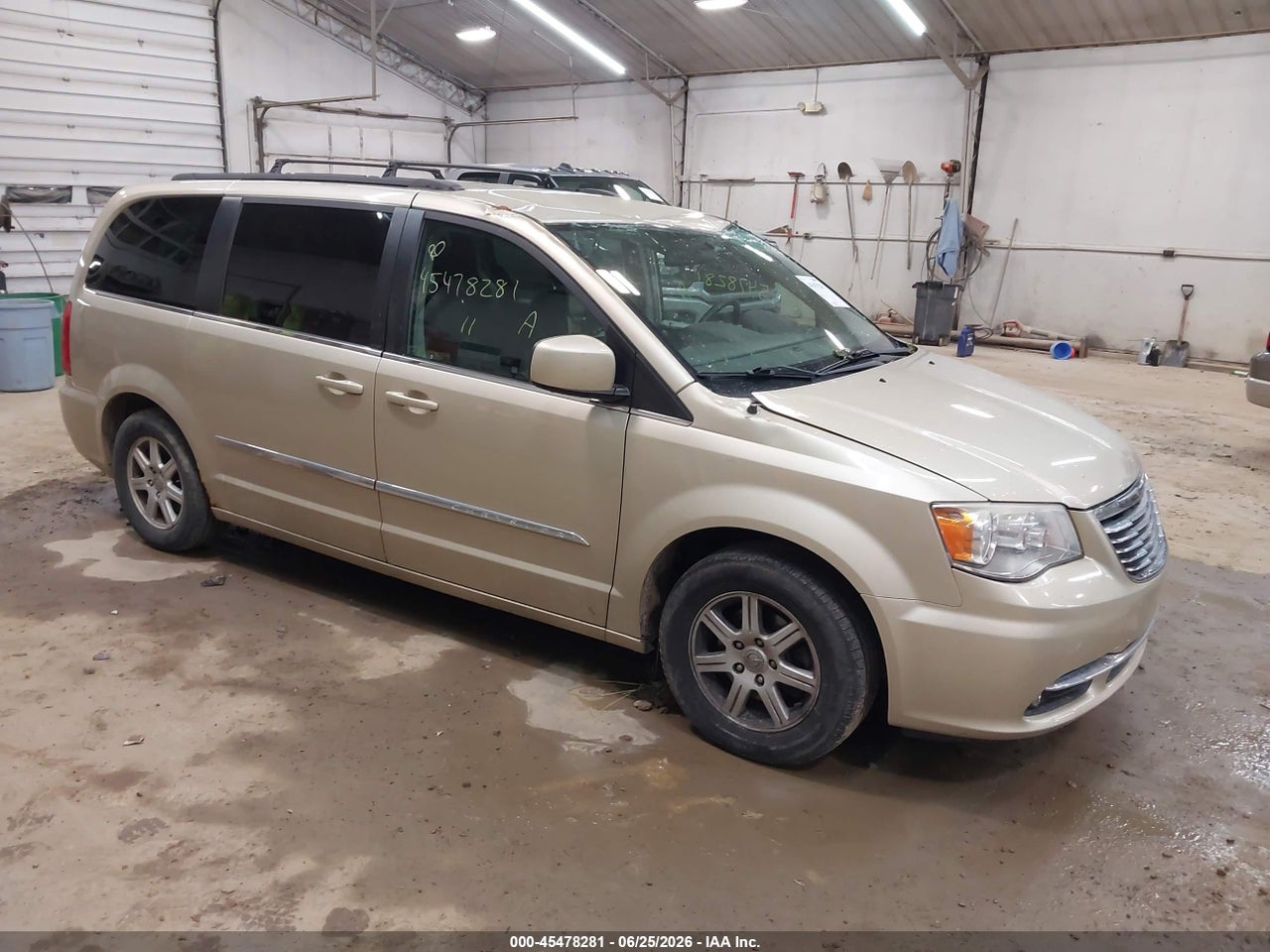2A4RR5DG3BR****** · 2011 CHRYSLER TOWN &amp; COUNTRY TOURING