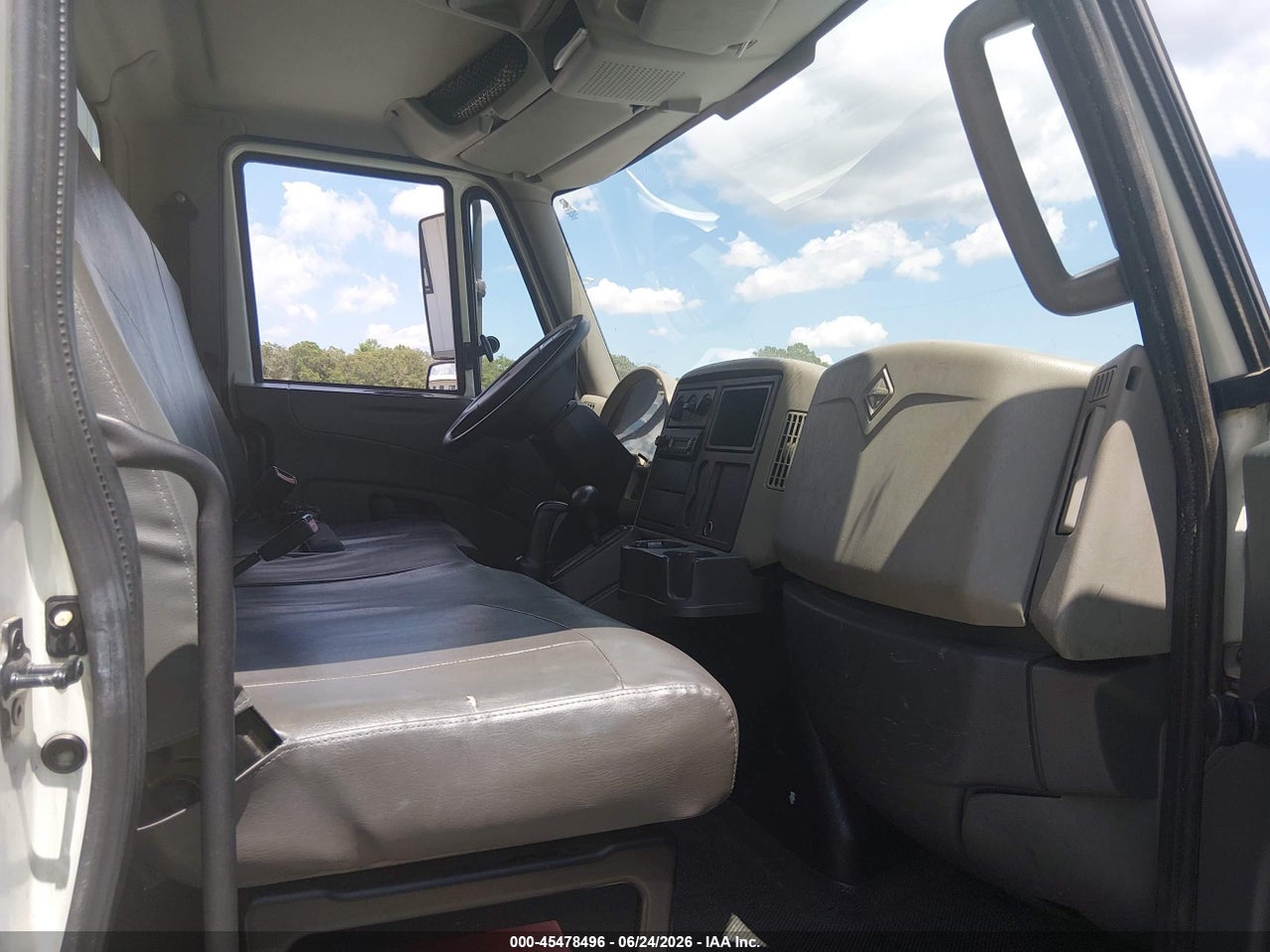 2013 INTERNATIONAL 4000 4300 · 5/11