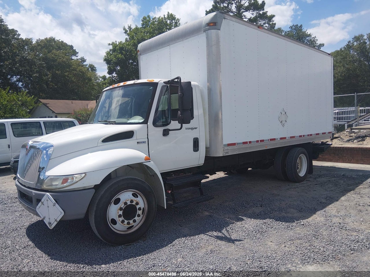2013 INTERNATIONAL 4000 4300 · 2/11