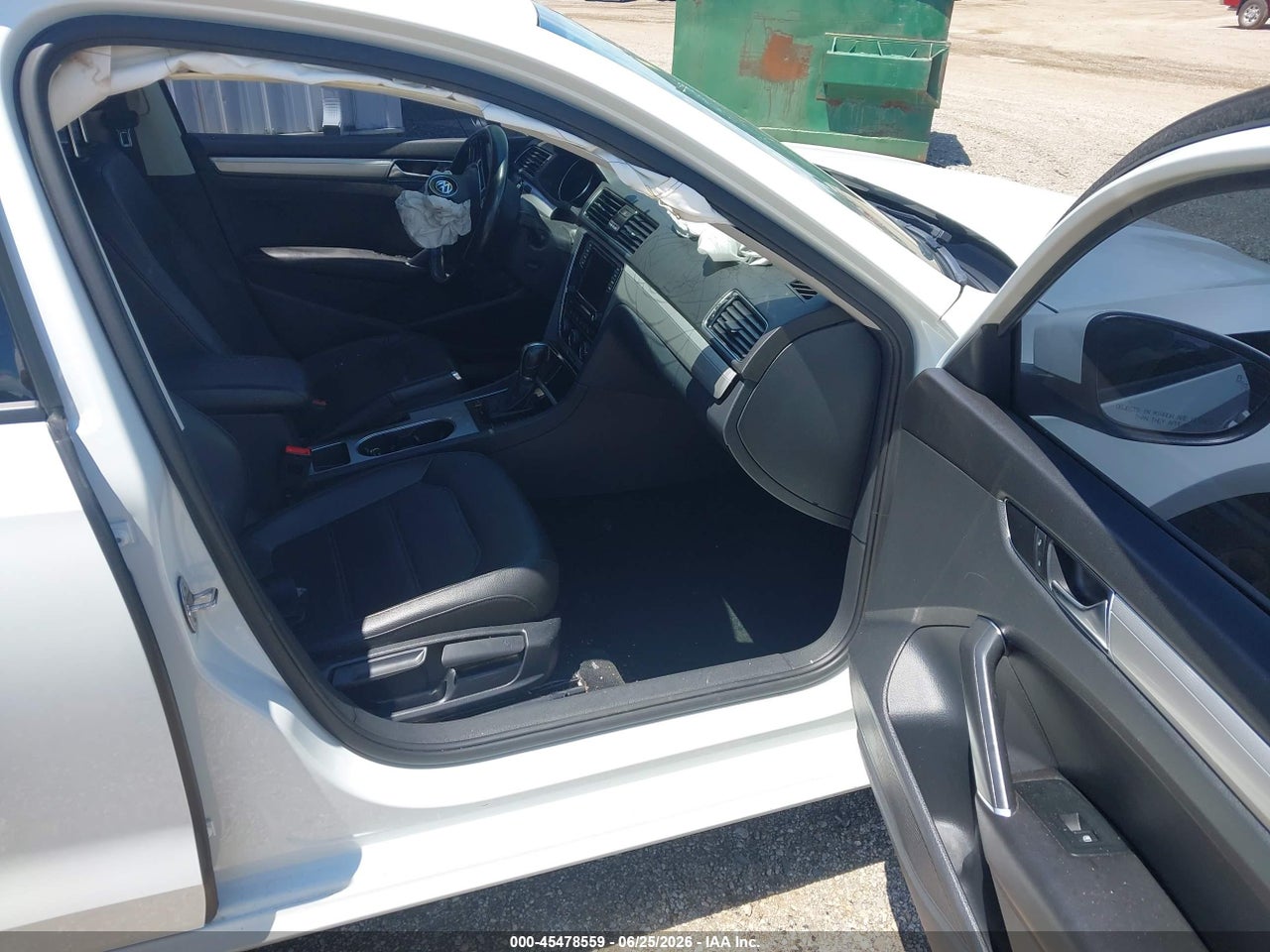 2019 VOLKSWAGEN PASSAT 2.0T WOLFSBURG EDITION · 5/11