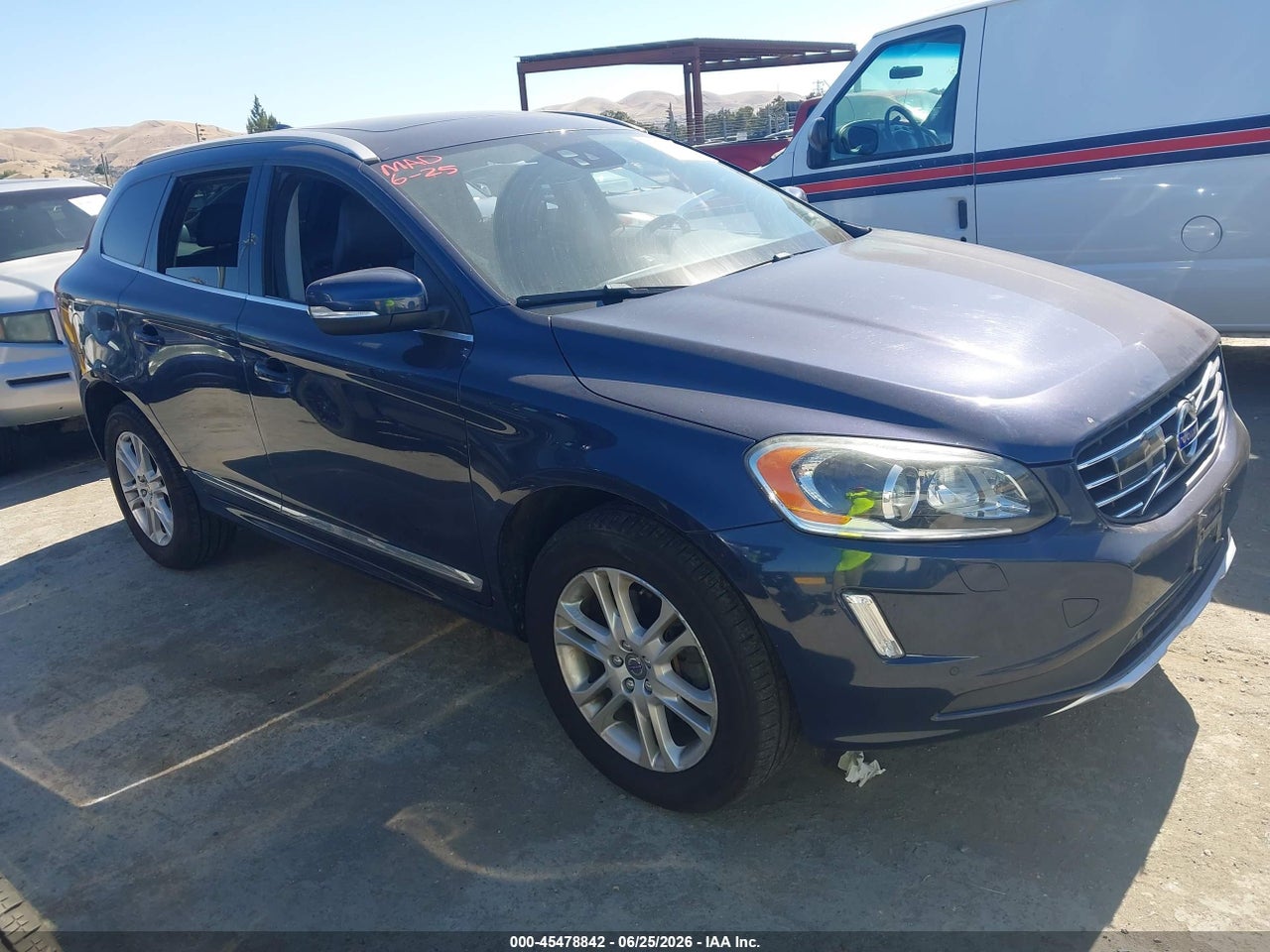 YV4612RM9F2****** · 2015 VOLVO XC60 T5 PLATINUM