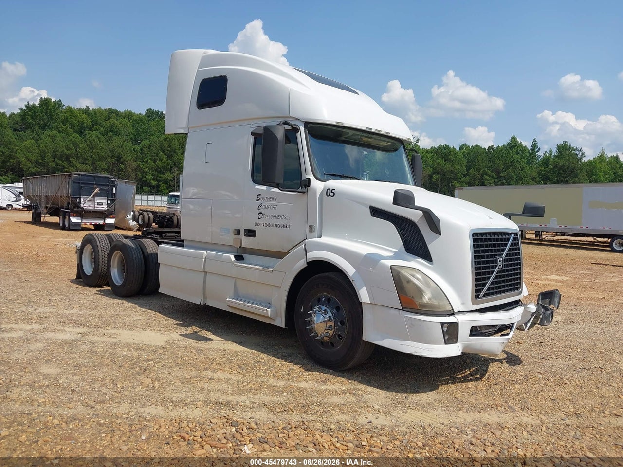 4V4NC9EH5FN****** · 2015 VOLVO VN VNL