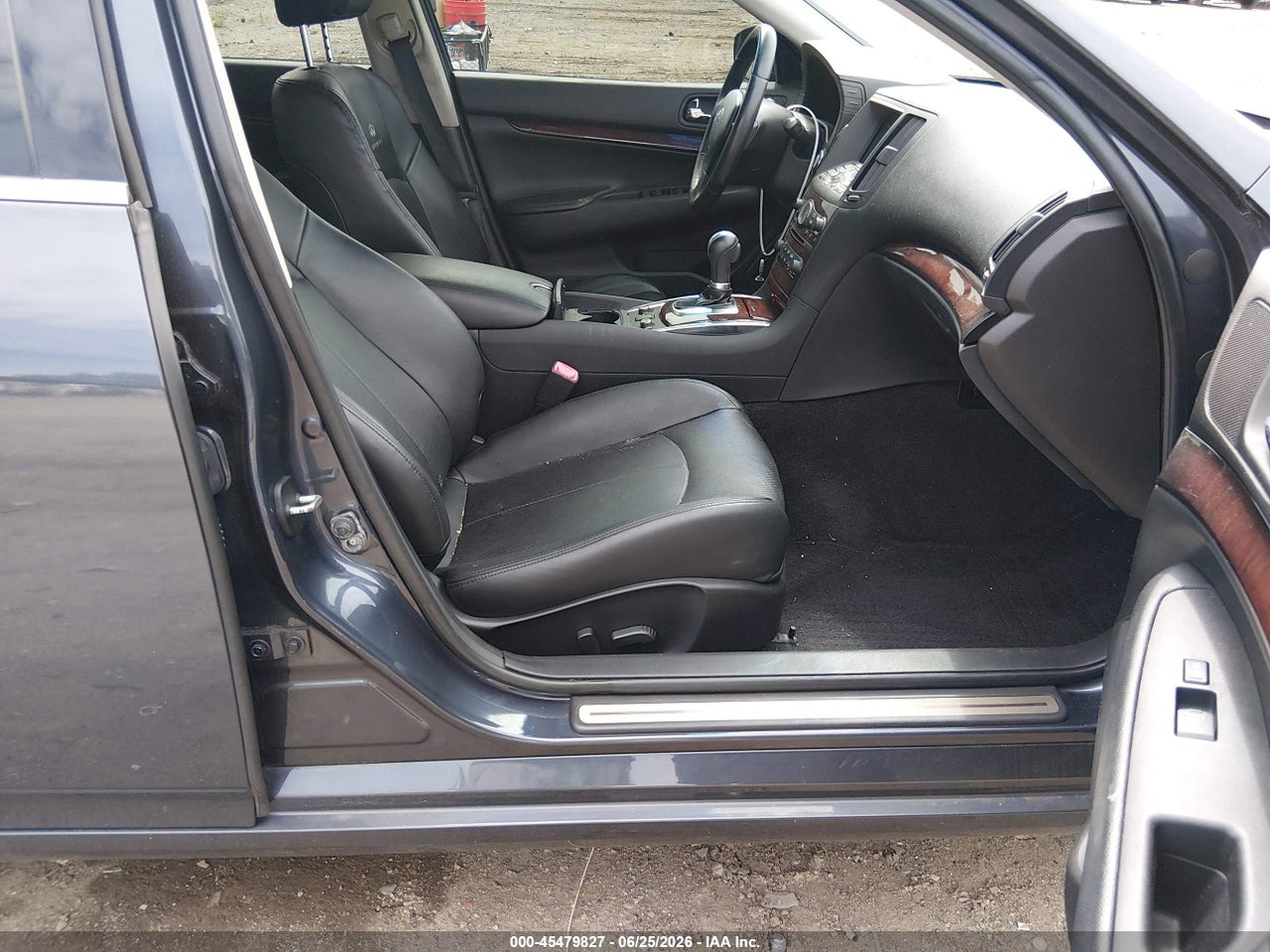 2010 INFINITI G37X · 5/11