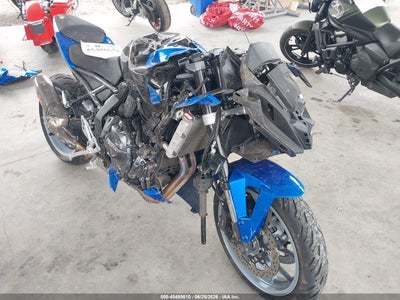 JS1EM13B5S7****** · 2025 SUZUKI GSX800 F