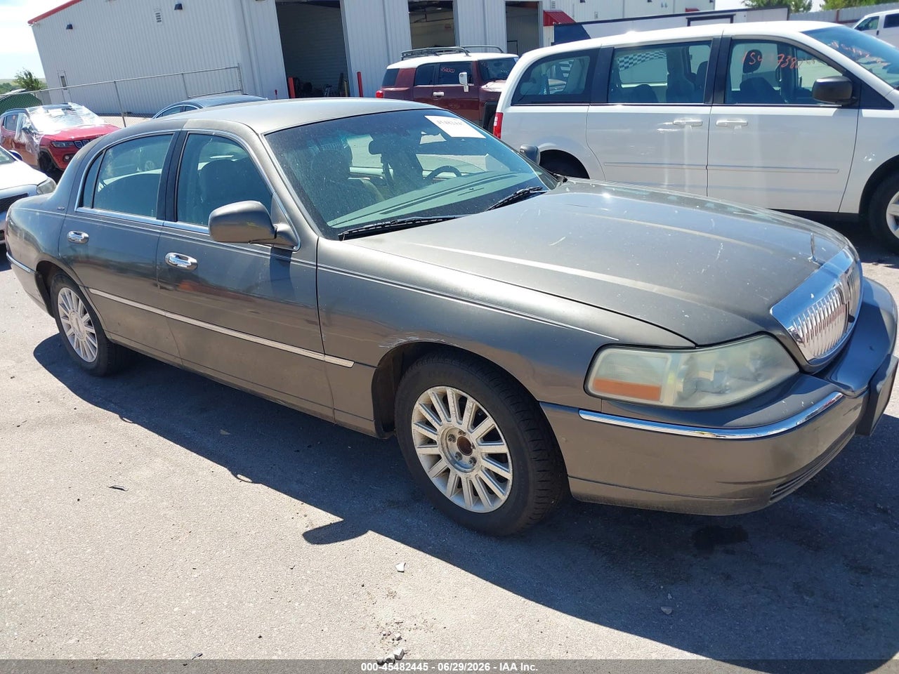 1LNHM81W43Y****** · 2003 LINCOLN TOWN CAR EXECUTIVE