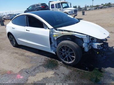 5YJ3E1EA2NF****** · 2022 TESLA MODEL 3 REAR-WHEEL DRIVE