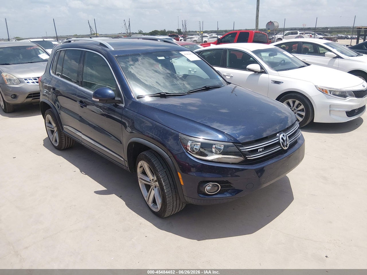 WVGBV7AX3GW****** · 2016 VOLKSWAGEN TIGUAN R-LINE