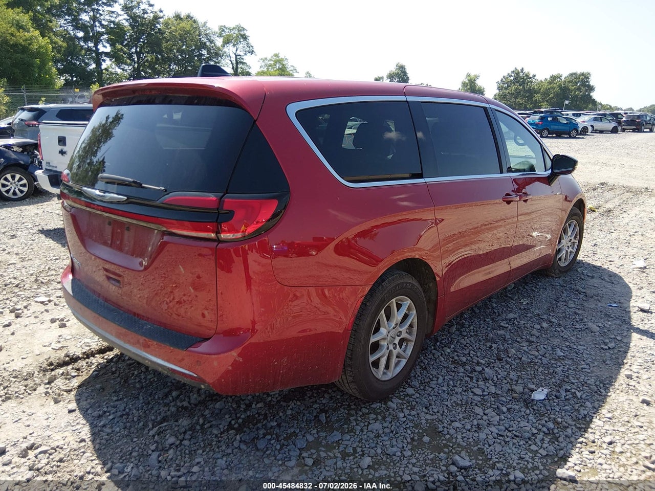 2025 CHRYSLER PACIFICA SELECT · 4/11