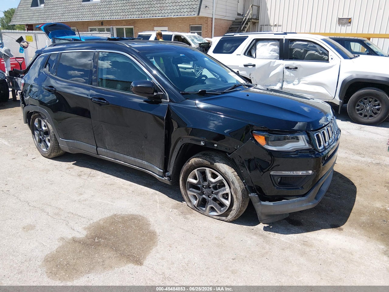 3C4NJCBB6JT****** · 2018 JEEP COMPASS LATITUDE FWD
