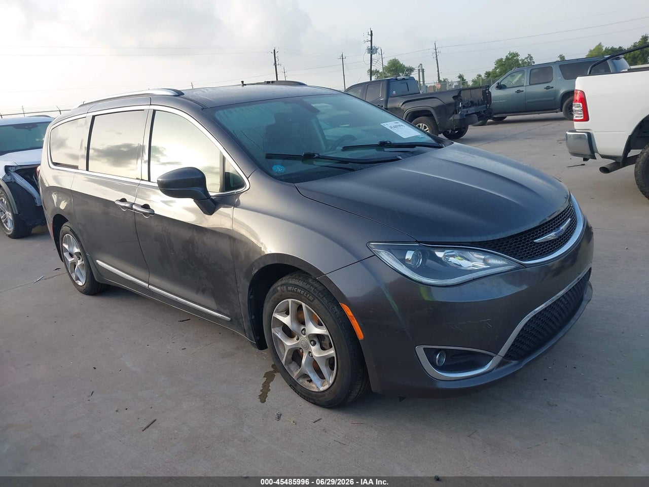 2C4RC1BG9LR****** · 2020 CHRYSLER PACIFICA TOURING L