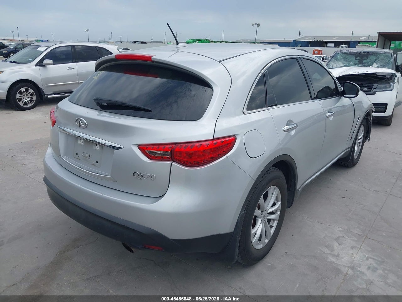 2016 INFINITI QX70   · 4/11