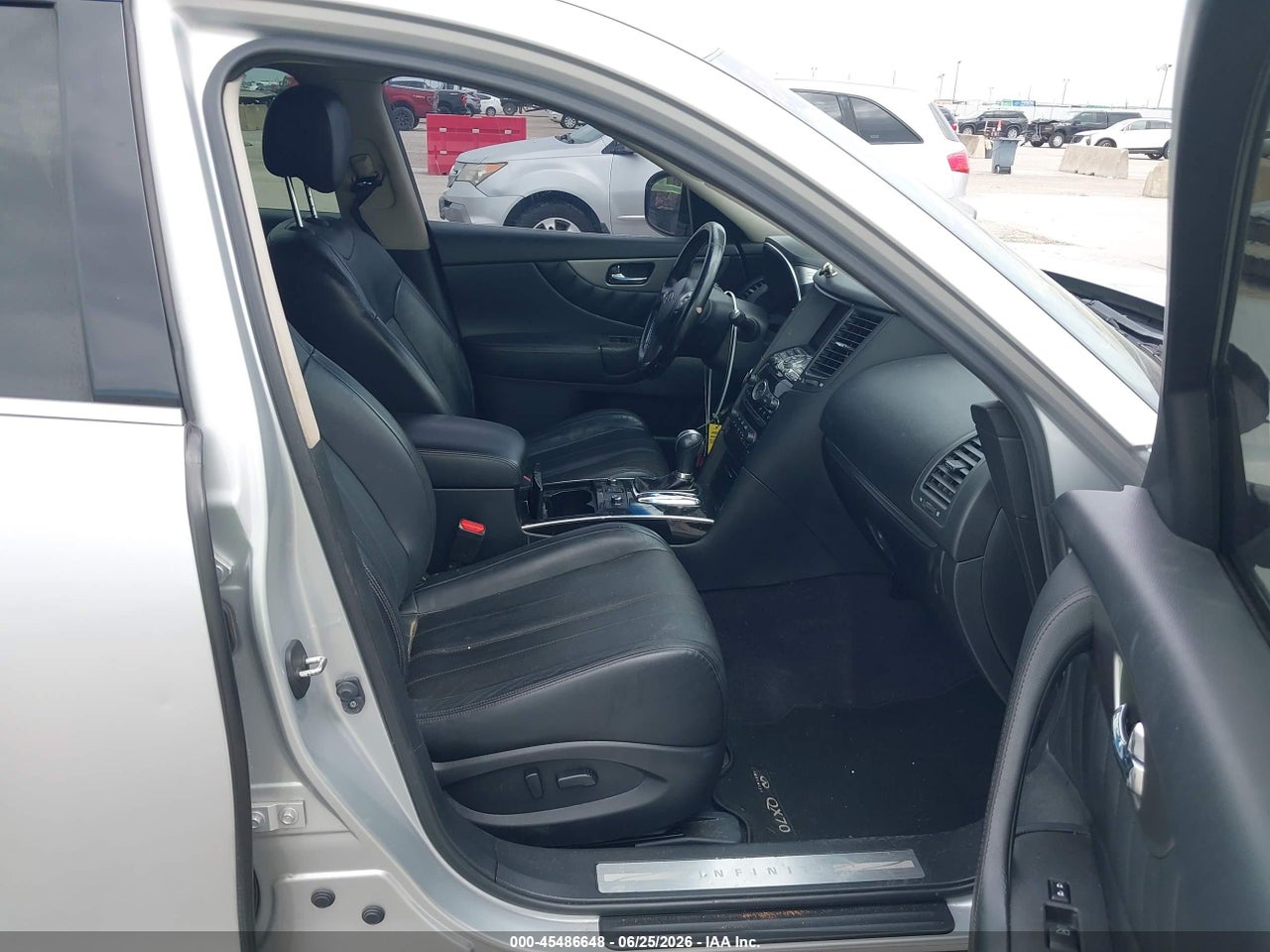 2016 INFINITI QX70   · 5/11
