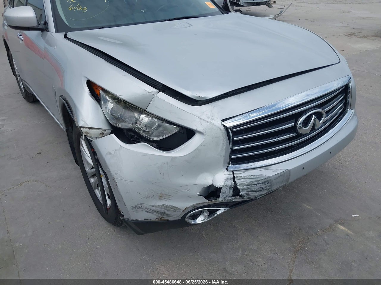 2016 INFINITI QX70   · 6/11