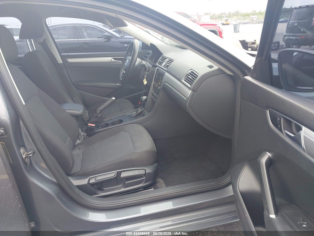 2016 VOLKSWAGEN PASSAT 1.8T S · 5/11