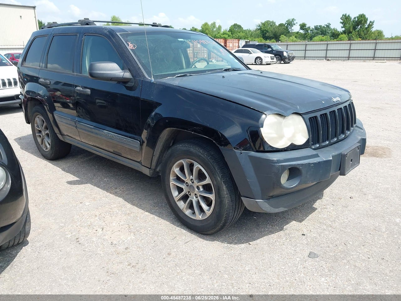 1J4GS48K95C****** · 2005 JEEP GRAND CHEROKEE LAREDO