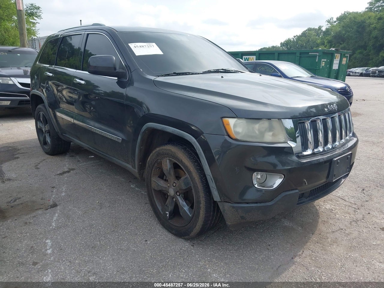 1J4RR4GG3BC****** · 2011 JEEP GRAND CHEROKEE LAREDO