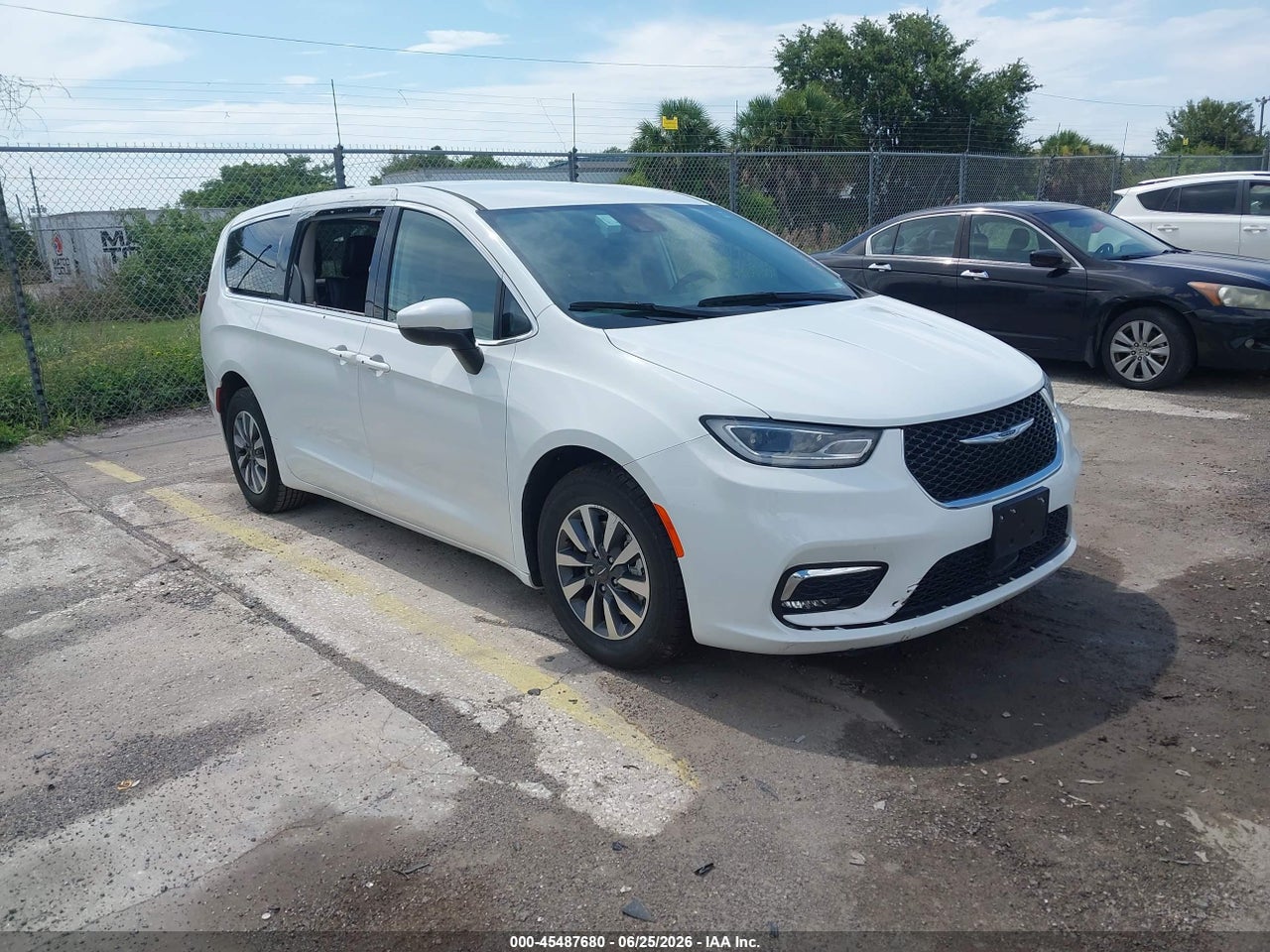 2C4RC1L72PR****** · 2023 CHRYSLER PACIFICA HYBRID TOURING L